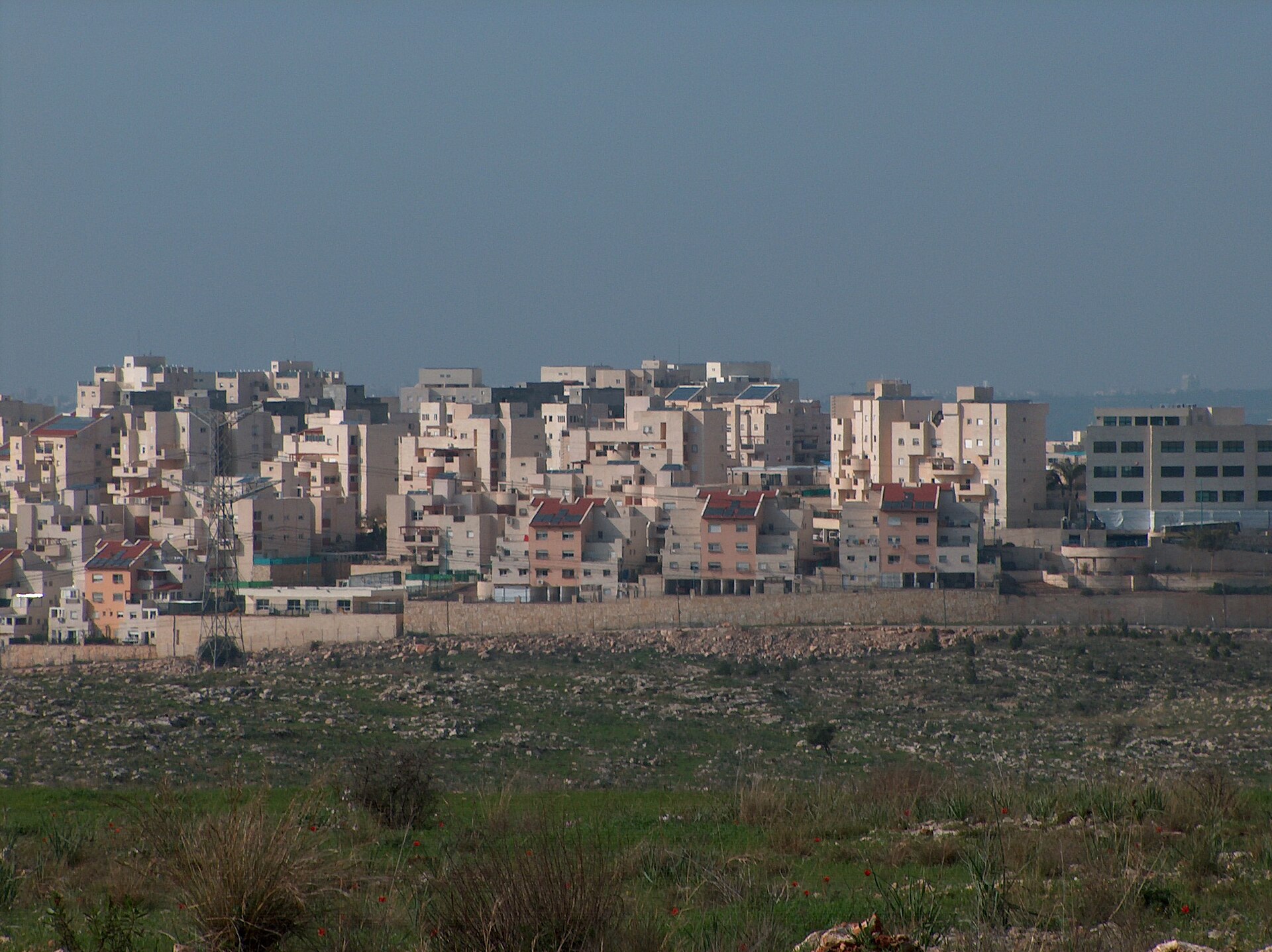 Une vue de la ville d'El'ad